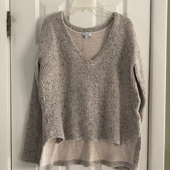 SPLENDID HIGH LOW V-NECK SWEATER SIZE L - Picture 1 of 7